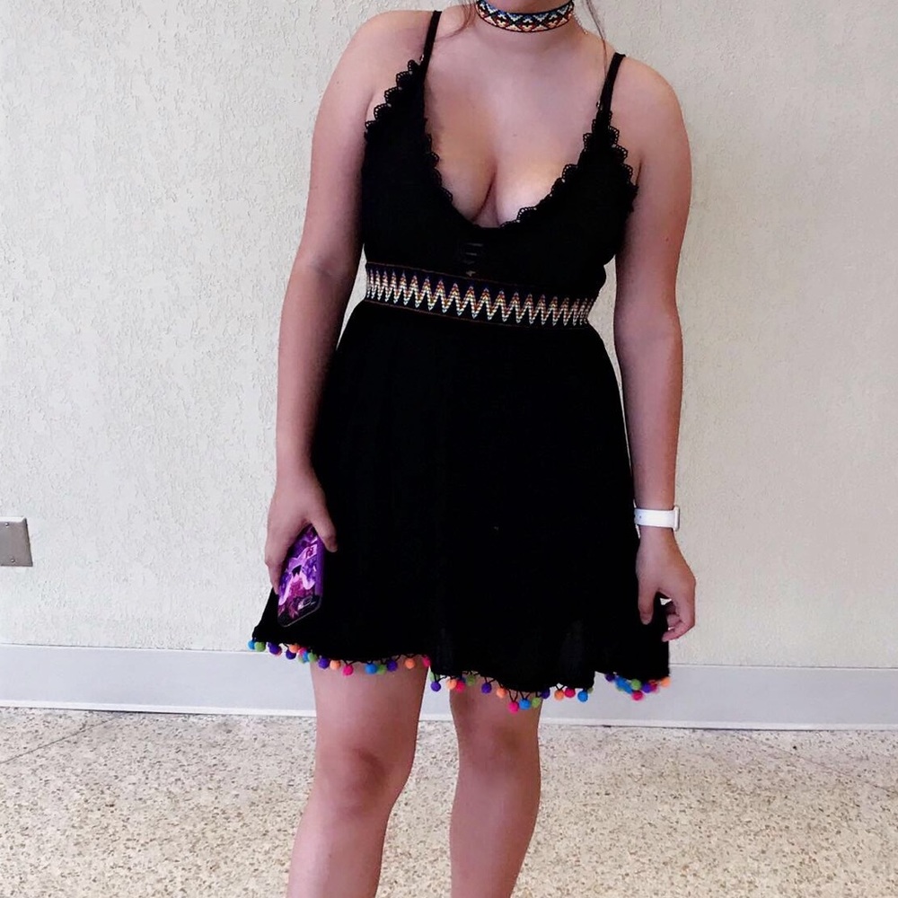 Short black dress matching choker included